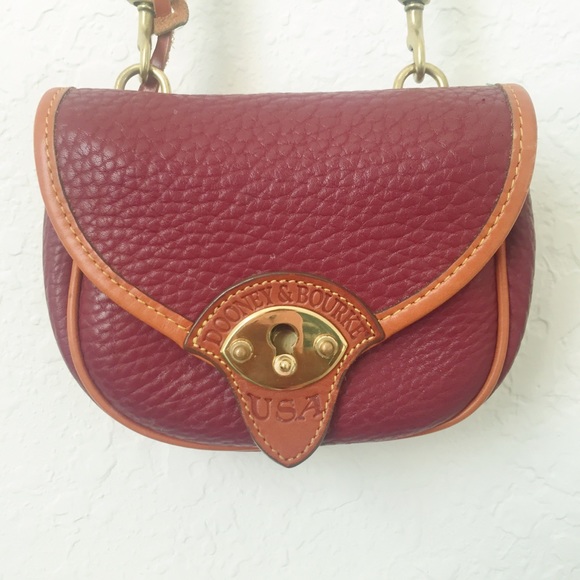 Dooney & Bourke Handbags - Vintage Dooney and Bourke Crossbody Bag